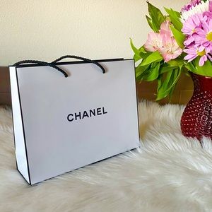 CHANEL shopping bag white and black